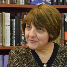 «Дороги й середохрестя» Віри Агеєвої