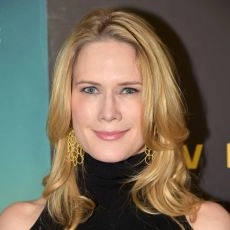 Stephanie March