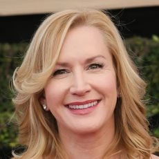Angela Kinsey