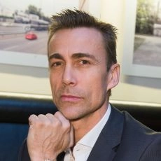 Daniel Bernhardt