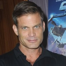 Casper Van Dien