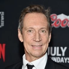 Jonathan Hyde