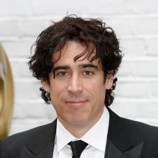 Stephen Mangan