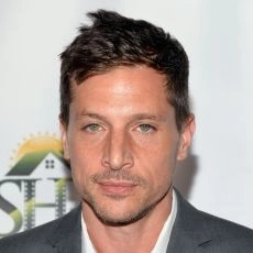 Simon Rex