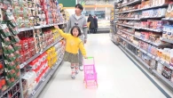 Boram doing Pororo Noodle shopping with Dotchi