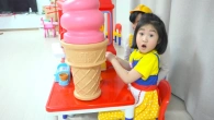 Boram and Dad pretend play selling ice cream